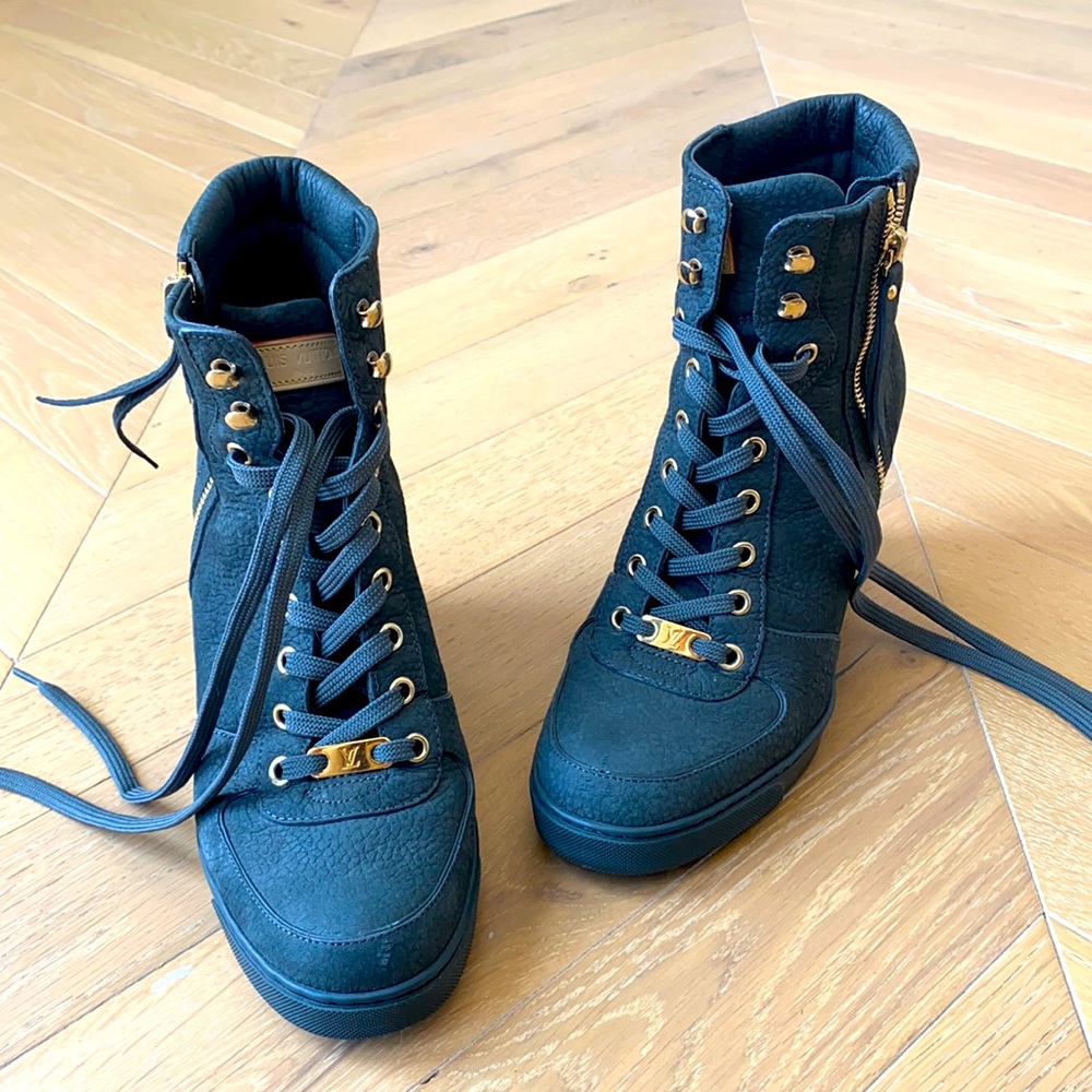 Sexy Louis Vuitton Heeled Boots in 38.5 dark Gray
